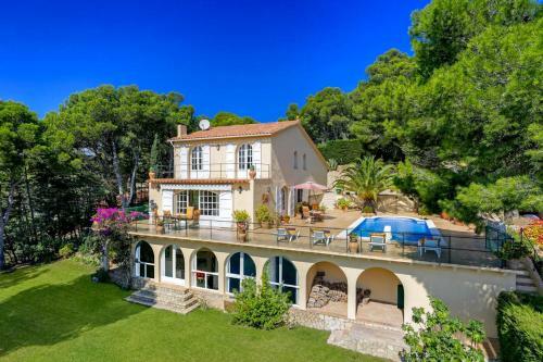 Tamariu Villa Sleeps 6 With Pool