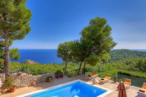 Tamariu Villa Sleeps 6 With Pool