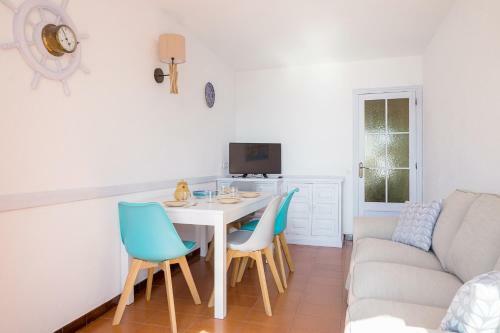 Apartment In Tamariu Sleeps 6