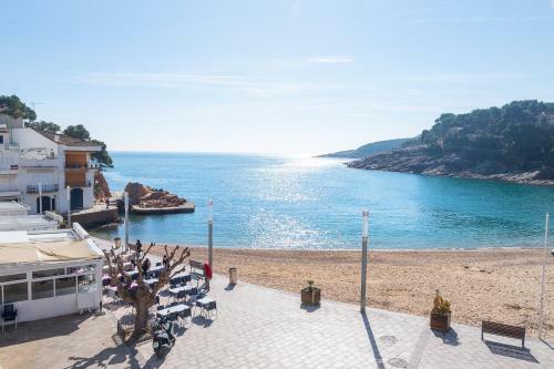 Apartment In Tamariu Sleeps 6