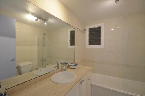 Apartment In Tamariu Sleeps 4