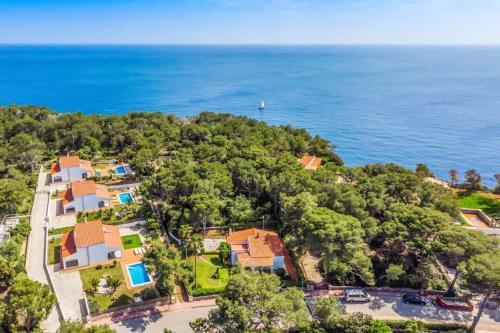 Cala Galdana Villa Sleeps 8 With Pool Air Con And Wifi