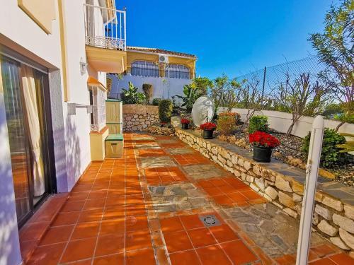Calla de Mijas Villa Sleeps 10 With Pool Air Con And Wifi