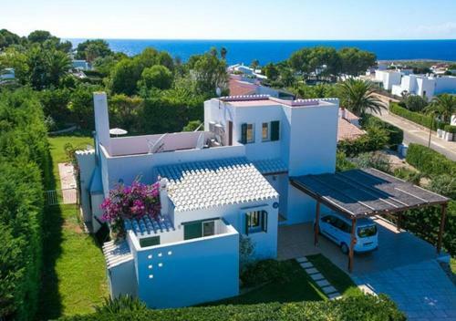 Villa Sargantana Negra / Pamelas