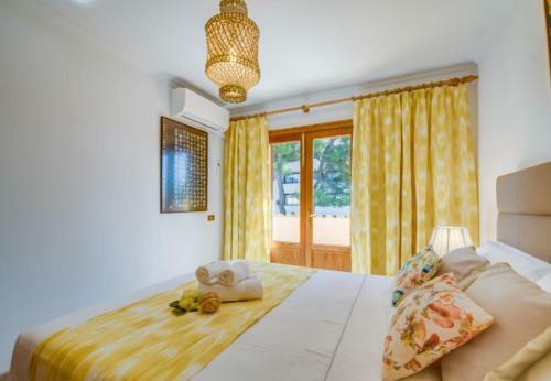 Playa de Muro Villa Sleeps 8 With Air Con