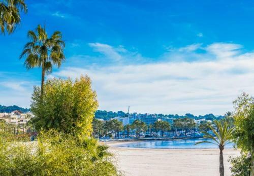 Playa de Muro Villa Sleeps 8 With Air Con