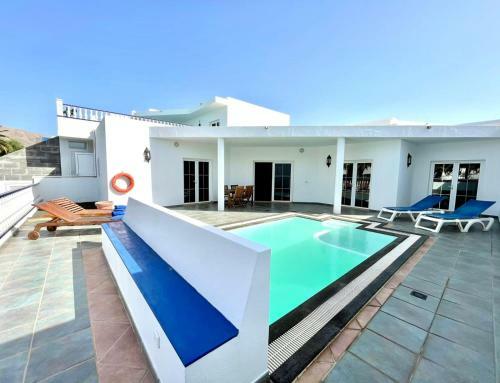 Villa Con Piscina Privada Y Terraza En Lanzarote