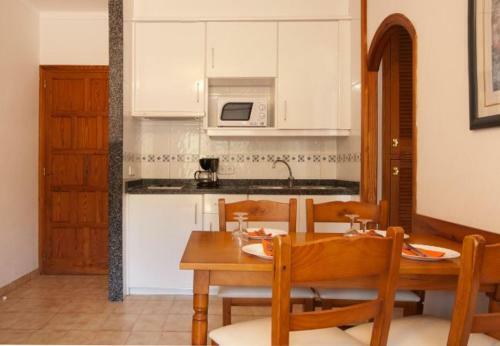 Sant Vicent de Sa Cala Apartment Sleeps 5 With Pool