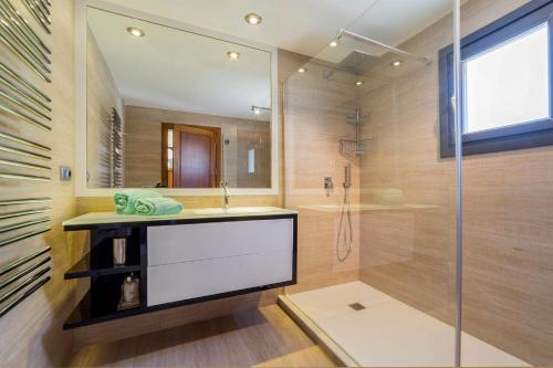 Sant Vicent de Sa Cala Villa Sleeps 8 With Pool And Air Con