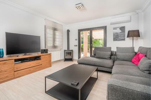 Sant Vicent de Sa Cala Villa Sleeps 8 Pool Air Con