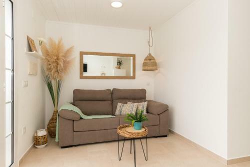 Moderno Apartamento En Calan Bosch- C10