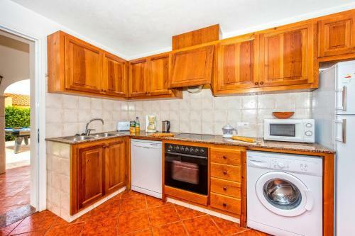 Avellano 3 Bedroom Villa, Cala'n Bosch