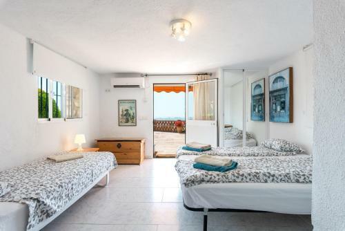 Villa Para�sos