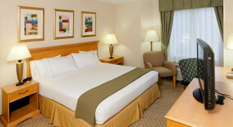Holiday Inn Express Hotel & Suites Universal