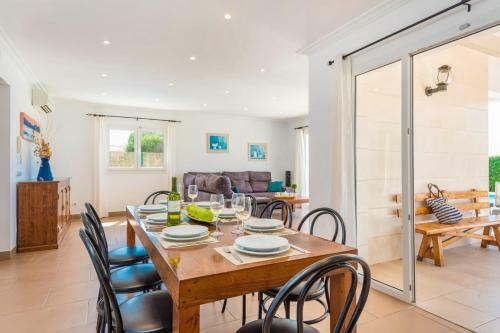 Gris 4 Bedroom Villa, Cala'n Forcat