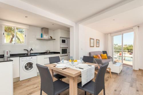 5 Soles 4 Bedroom Apartment, Santandria