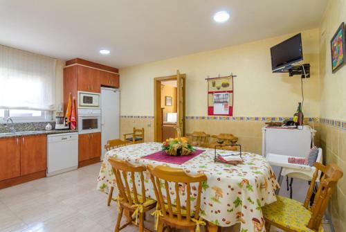 Montbarbat Villa Sleeps 9 Pool Wifi