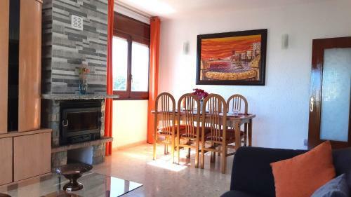 Montbarbat Villa Sleeps 8 Wifi