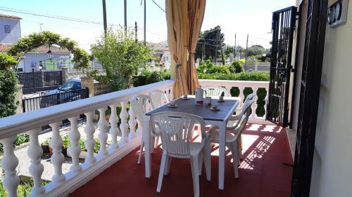 Montbarbat Villa Sleeps 8 Wifi