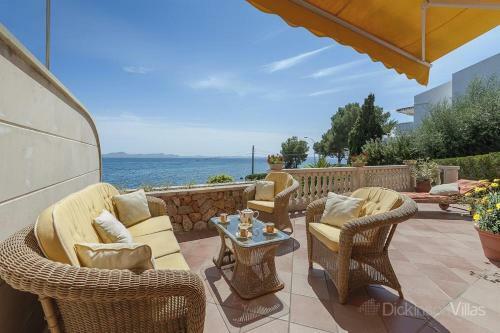 Alcanada Villa Sleeps 8 With Pool Air Con And Wifi