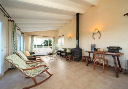 Santa Margalida Villa Sleeps 6 With Pool
