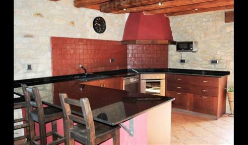 L'espunyola Villa Sleeps 16 With Pool