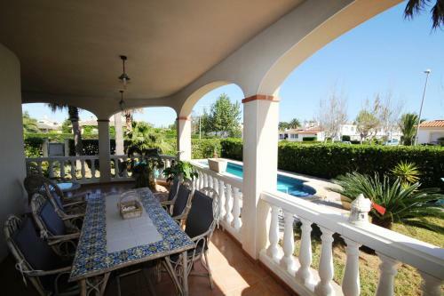 Riumar "mariposa", 300m To Beach, Private Pool, On-site-service, Dog Beach
