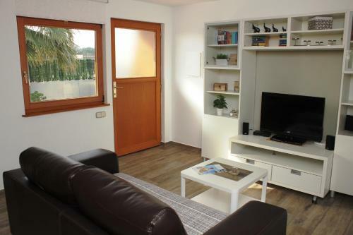 Riumar 'iris', 500m To Beach, Private Pool, On-site-service, Dog Beach