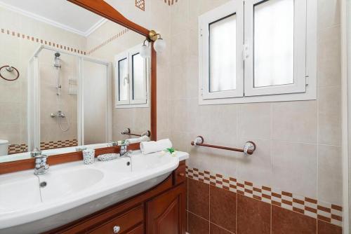 Xabia Villa Sleeps 8 Pool Air Con Wifi