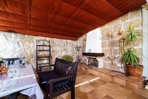 Javea Villa Sleeps 8 With Pool And Air Con
