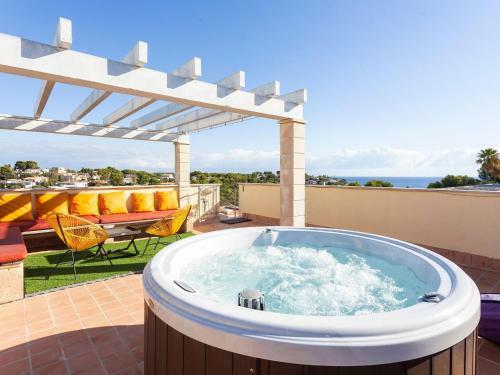 Vibrant Chalet In Cala Mendia Near Beach