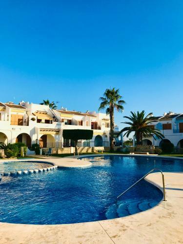 2-bed Apartment 10 Min Drive To The Beach!