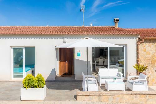 Villa Con Piscina Junto Al Mar