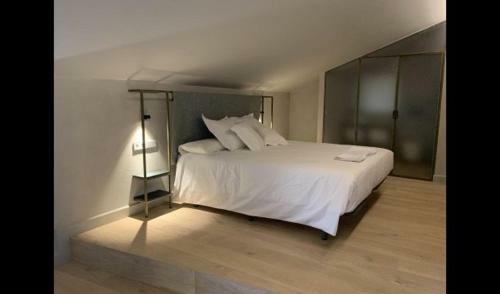 Lladurs Villa Sleeps 16 With Pool