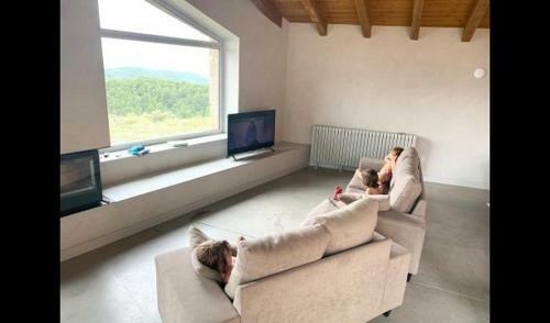 Lladurs Villa Sleeps 16 With Pool