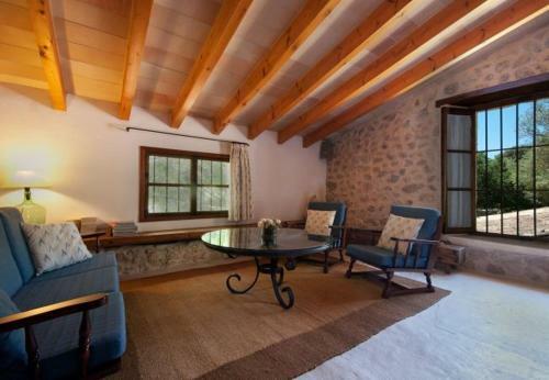 Ullaro Villa Sleeps 9 With Pool And Wifi