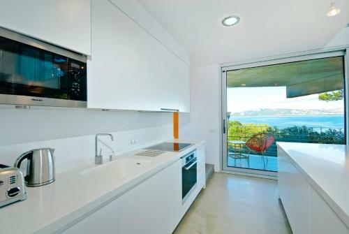 Stunning Architect Frontline Villa For 8 Guests