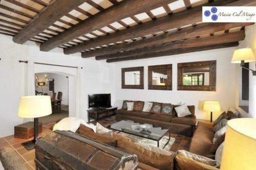 Sitges Villa Sleeps 18 Pool Wifi