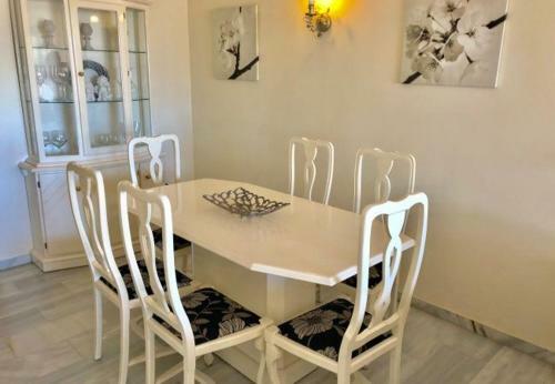 Cabopino Apartment Sleeps 2 With Pool Air Con And Wifi