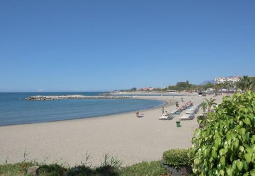 Cabopino Apartment Sleeps 2 With Pool Air Con And Wifi