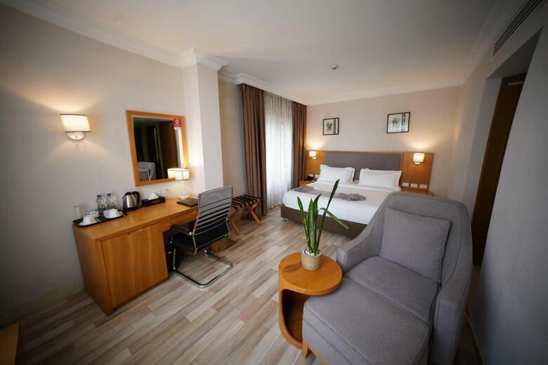 Mado Hotel