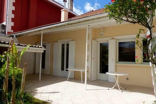Villa Blanche � Ares
