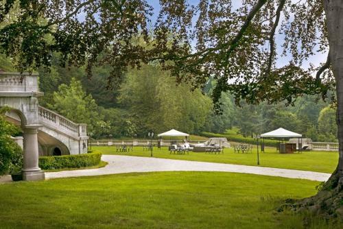 Attainville Chateau Sleeps 27 Wifi