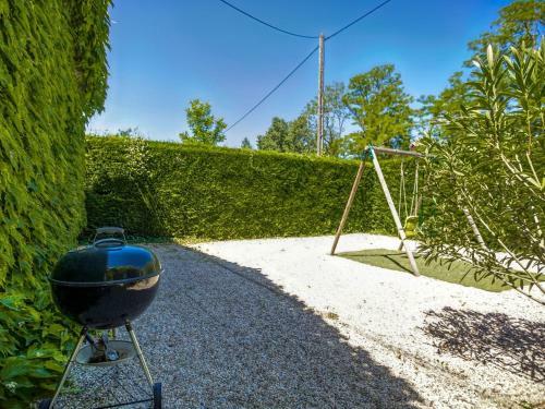Modern Holiday Home In Barry-d'islemade With Pool