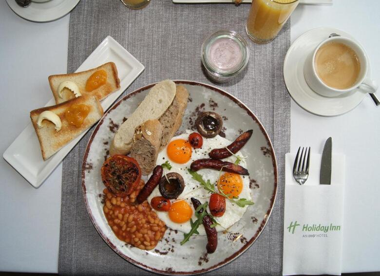 Hotel Holiday Inn ?�d?