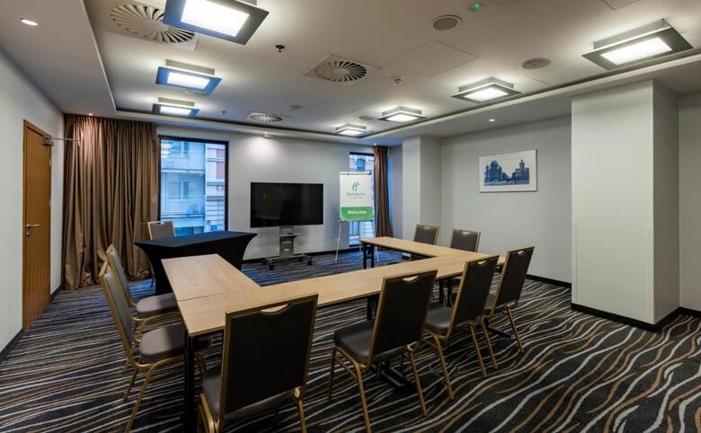 Hotel Holiday Inn ?�d?
