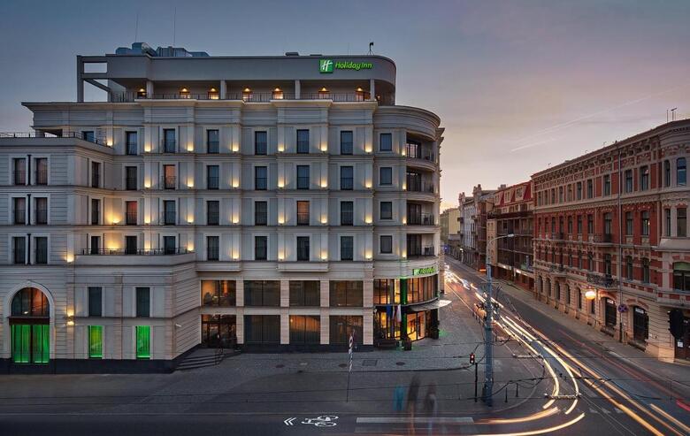 Hotel Holiday Inn ?�d?