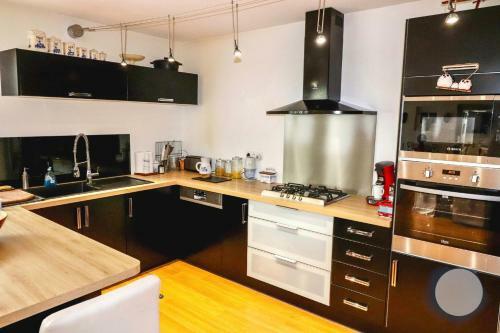 Larm�e Furnished Townhouse