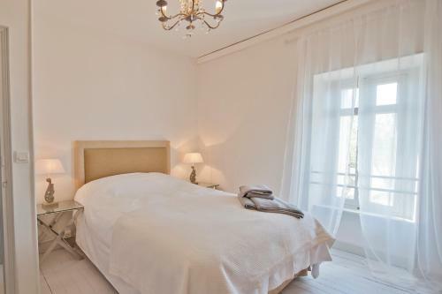 Canet-en-roussillon Chateau Sleeps 14 Pool Air Con