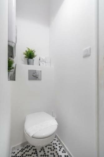 Charming 1 Bedroom Apartment Center